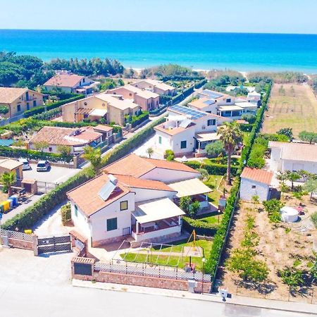 Case Vacanze Mare Nostrum - Villas In Front Of The Beach With Pool Кампофеліче-ді-Роччелла Екстер'єр фото