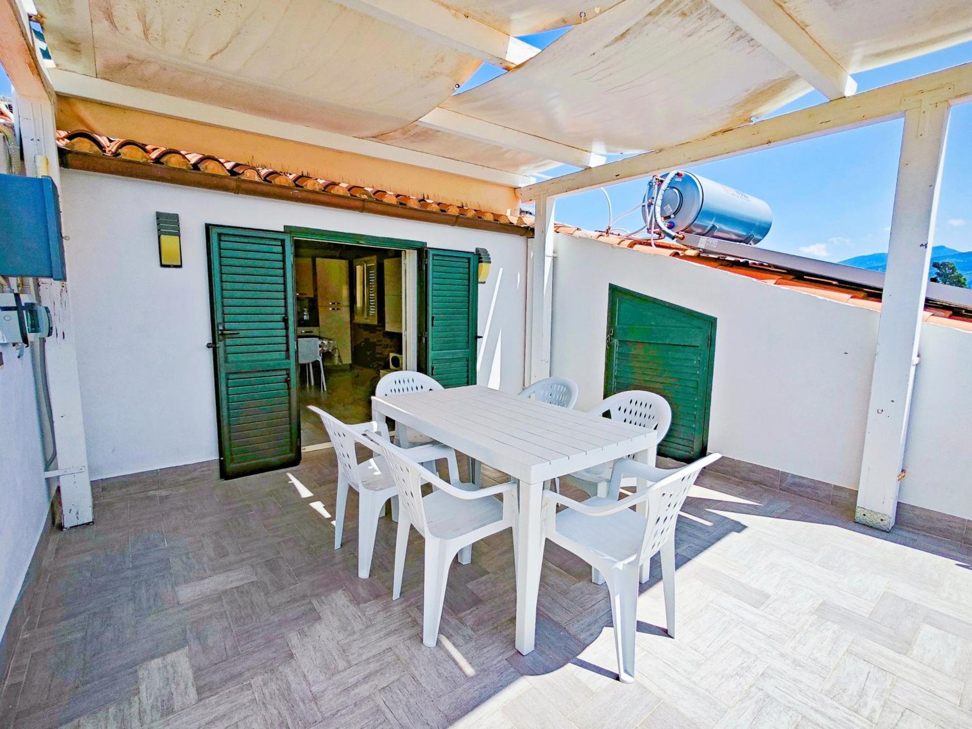 Case Vacanze Mare Nostrum - Villas In Front Of The Beach With Pool Кампофеліче-ді-Роччелла Екстер'єр фото