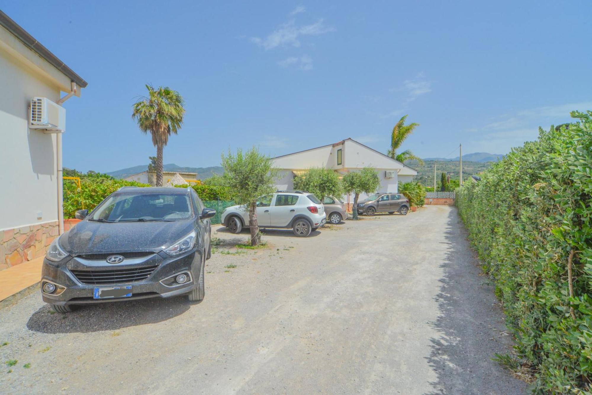 Case Vacanze Mare Nostrum - Villas In Front Of The Beach With Pool Кампофеліче-ді-Роччелла Екстер'єр фото