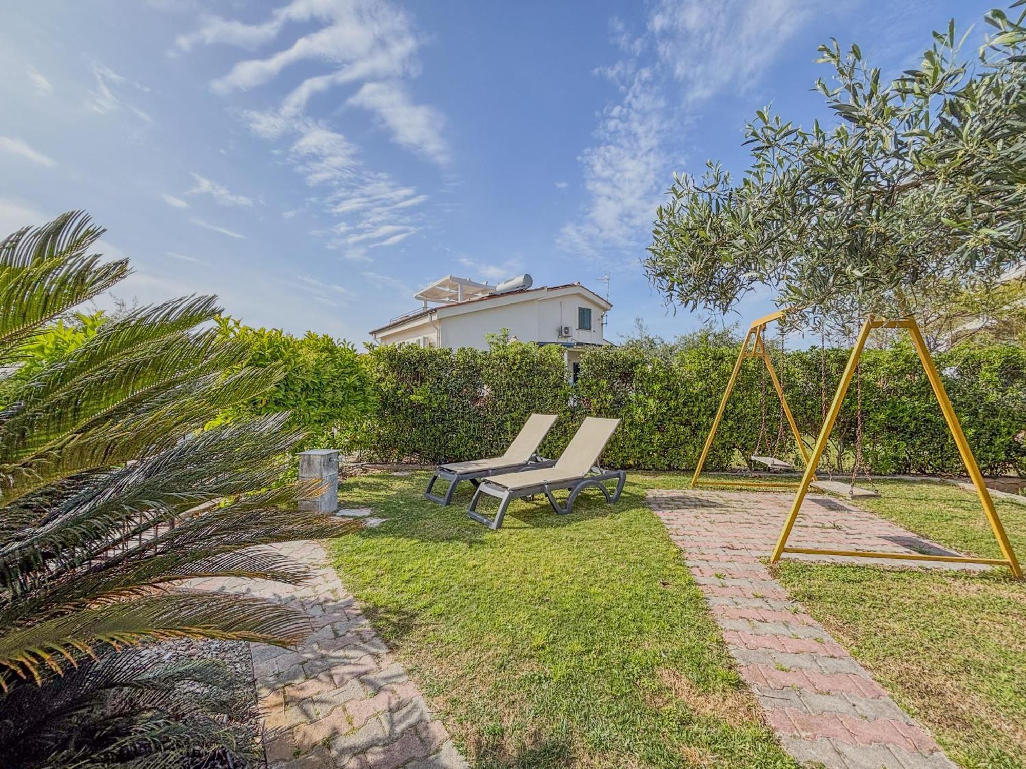 Case Vacanze Mare Nostrum - Villas In Front Of The Beach With Pool Кампофеліче-ді-Роччелла Екстер'єр фото